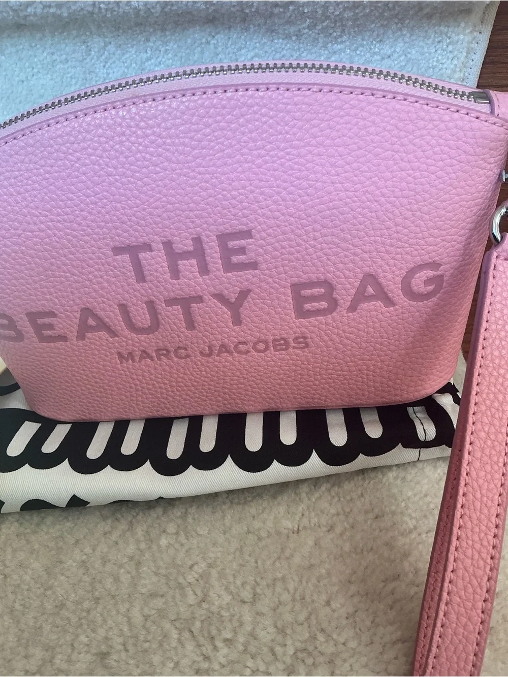 NEW WITH TAGS MARC JACOBS THE BEAUTY COSMETIC BAG CASE IN RIBBON PINK